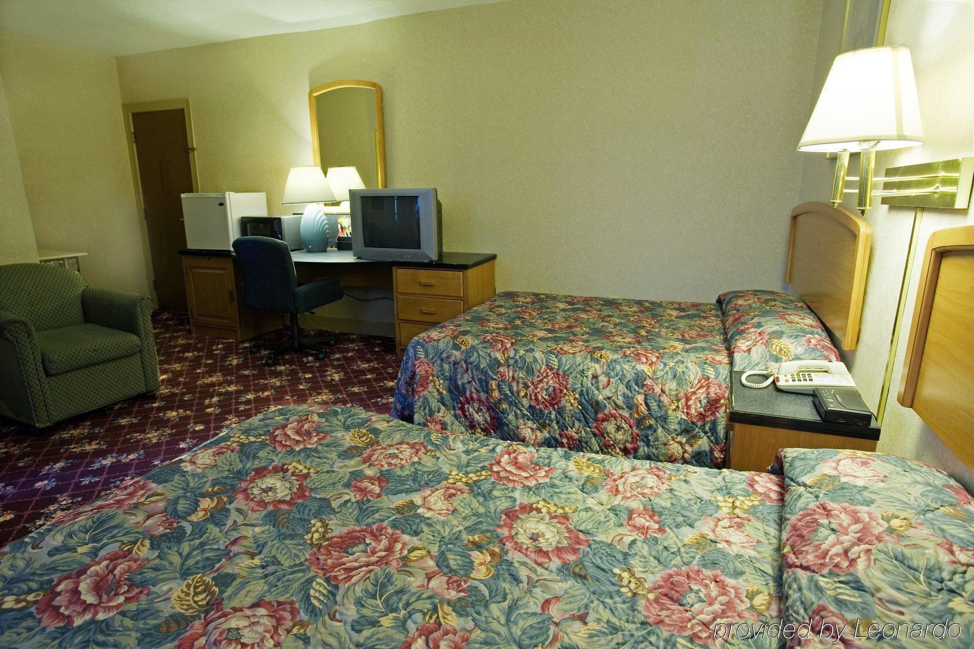 Americas Best Value Inn Dearborn Room photo