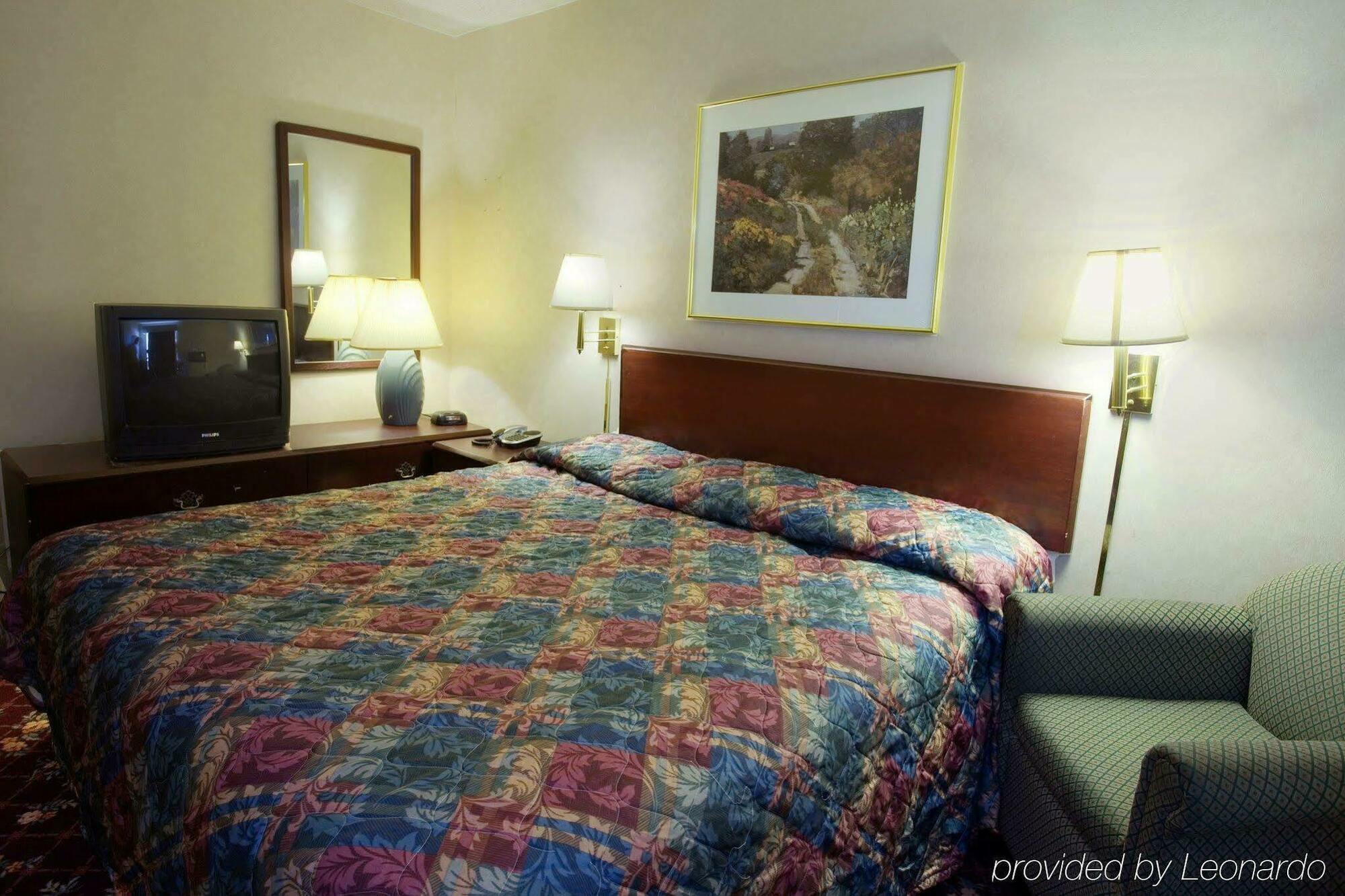 Americas Best Value Inn Dearborn Exterior photo